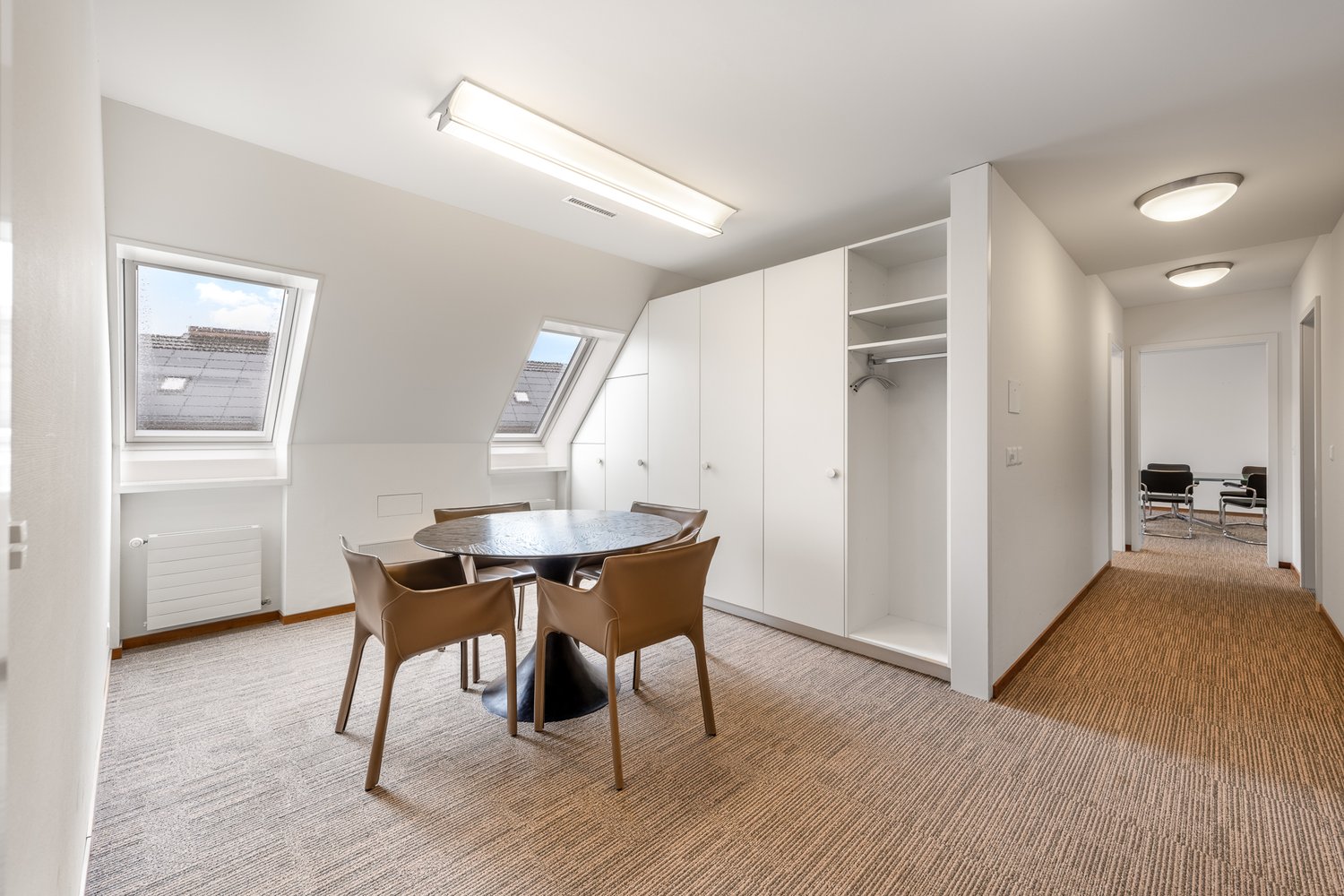 240m² office