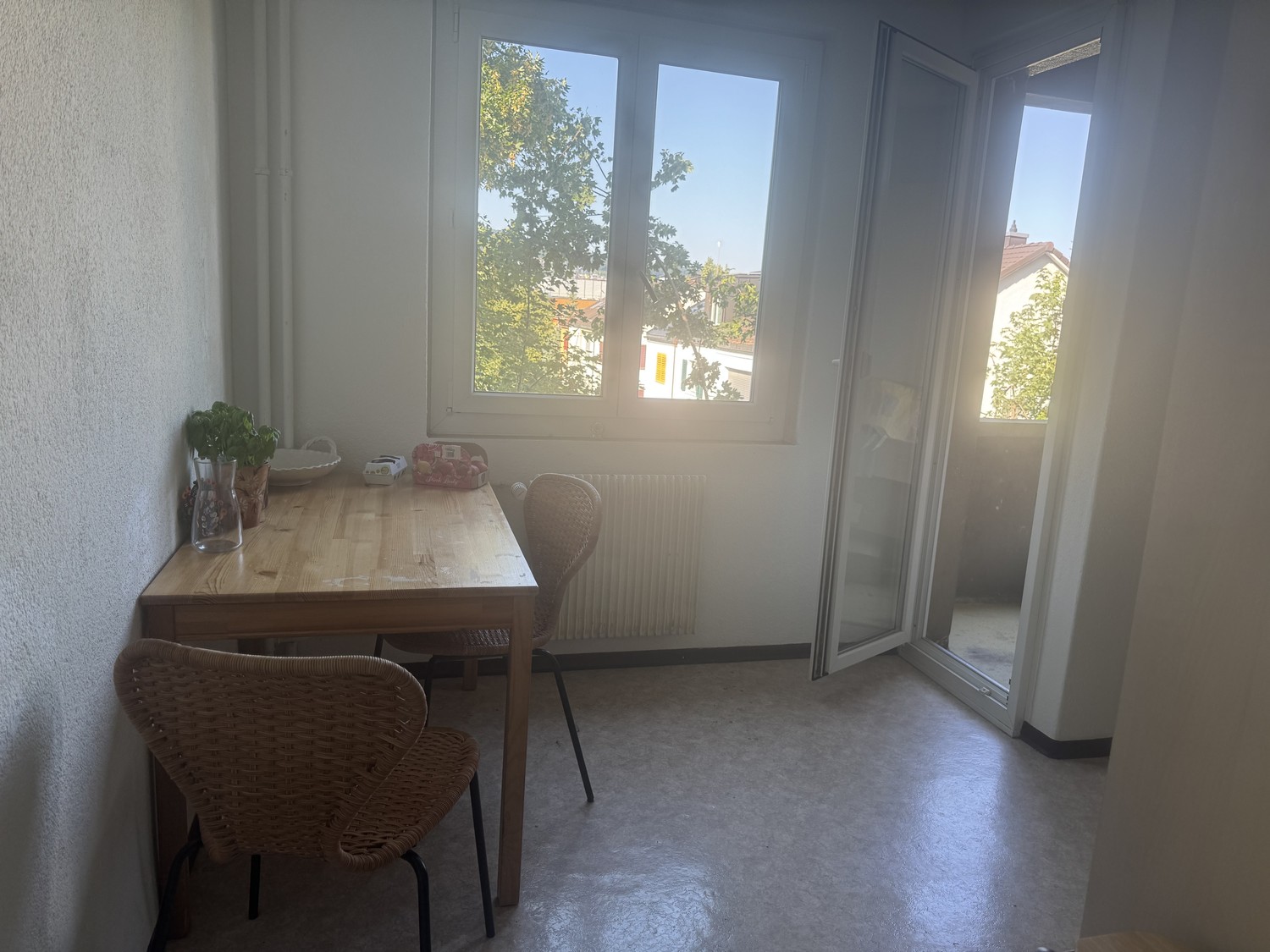 Zimmer in einer Wohngemeinschaft

Nur Frauen

Einzelzimmer in Zürich Altstetten in einer tollen, praktischen Lage zu vermieten. Ein Lebensmittelgeschäft (2 Min.), ein Fitnessstudio (4 Min. zu Fuss) und der öffentliche Verkehr sind alle in der Nähe.

Sie werden die Wohnung mit einer freundlichen, unk