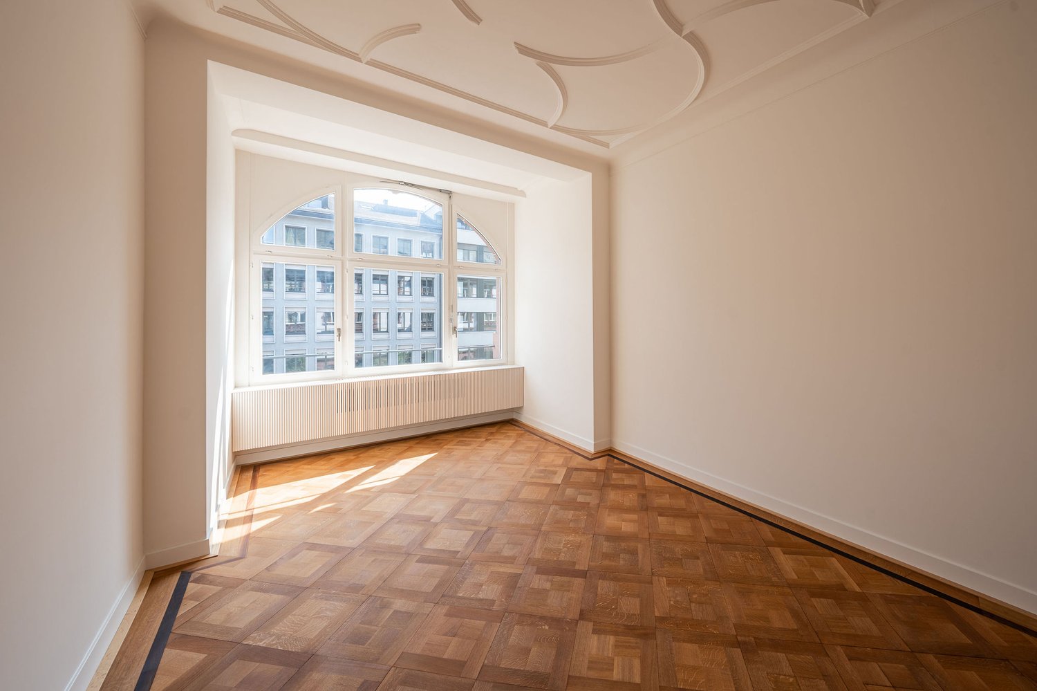 2000m² office