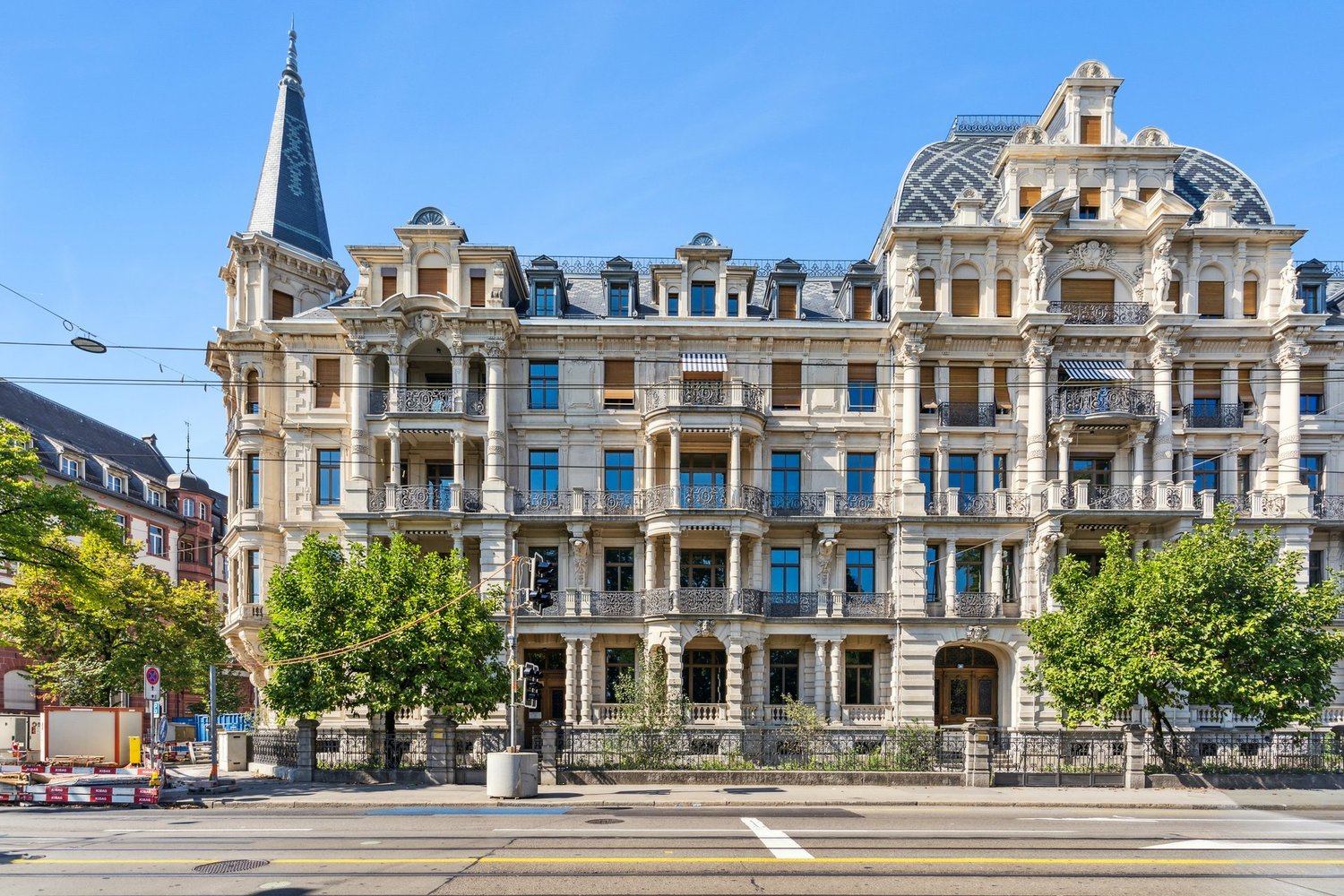 229m² office