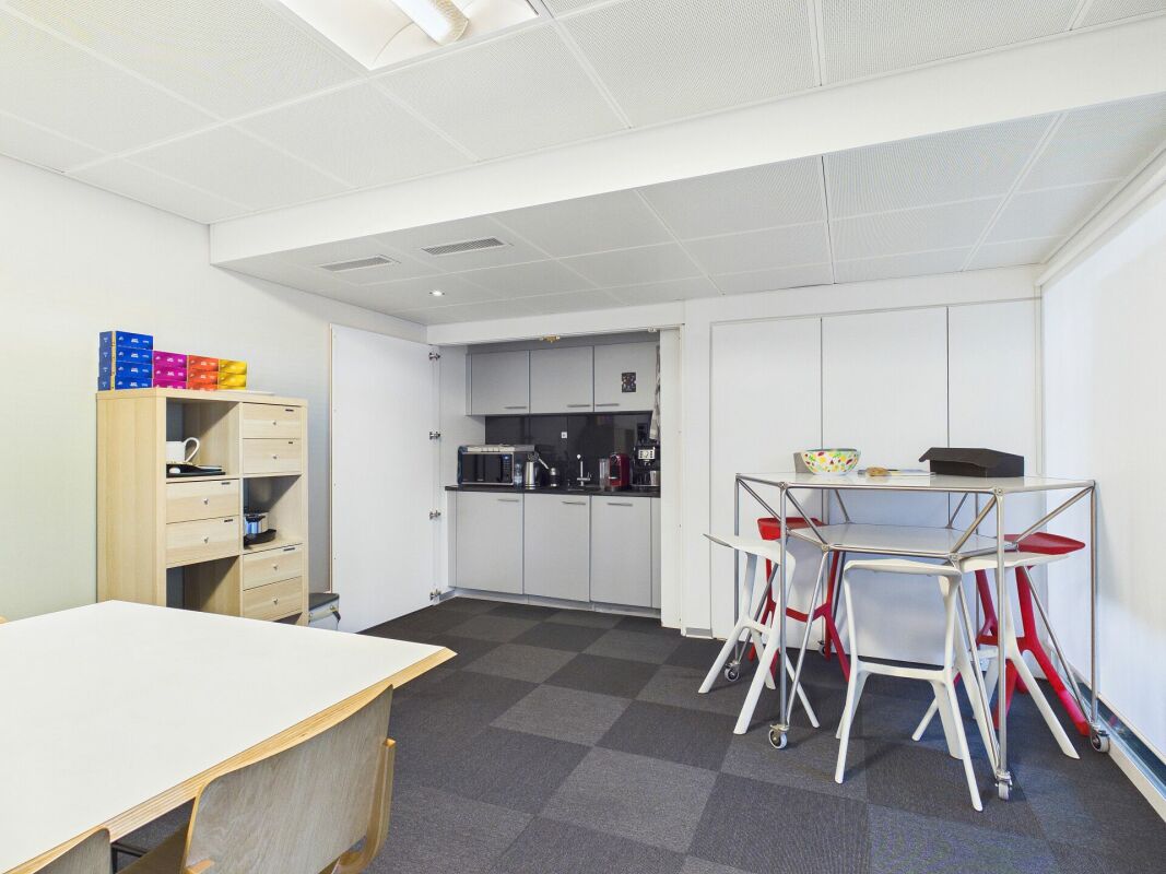 164m² office