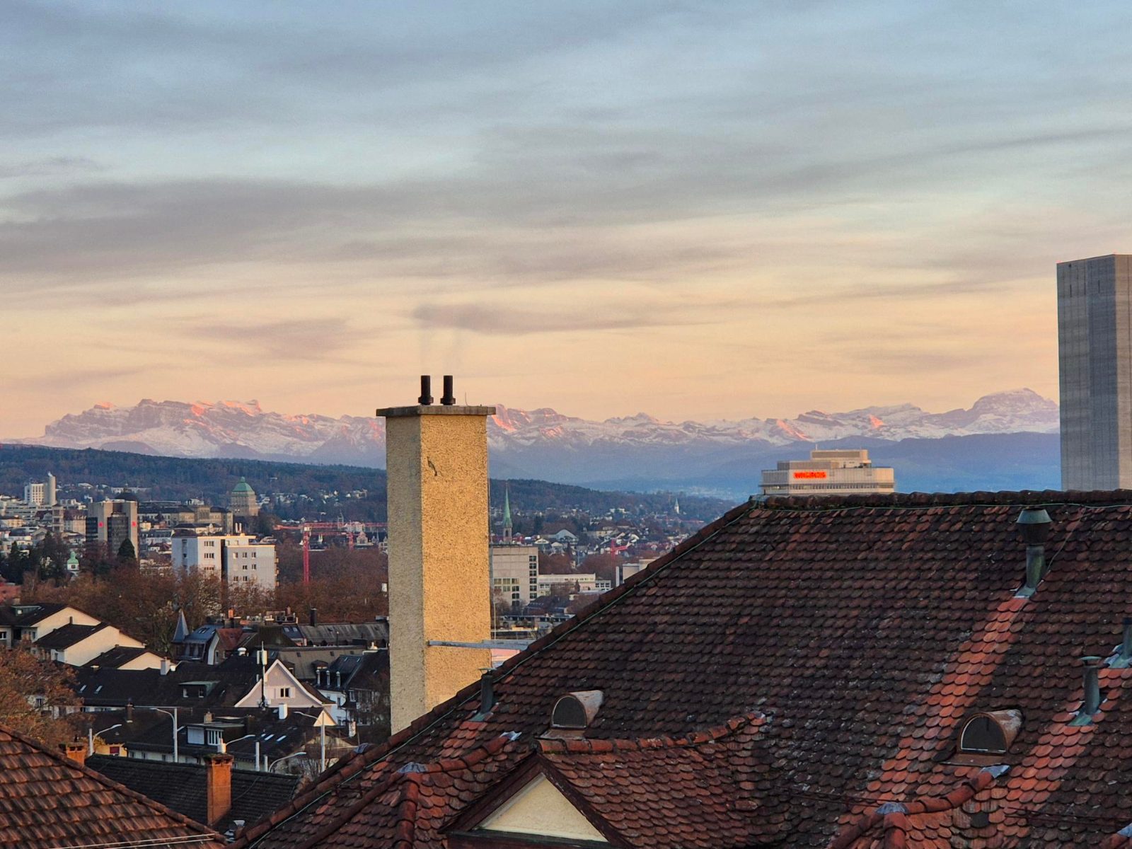 Bright attic atelier / studio with Alpine view in Zürich