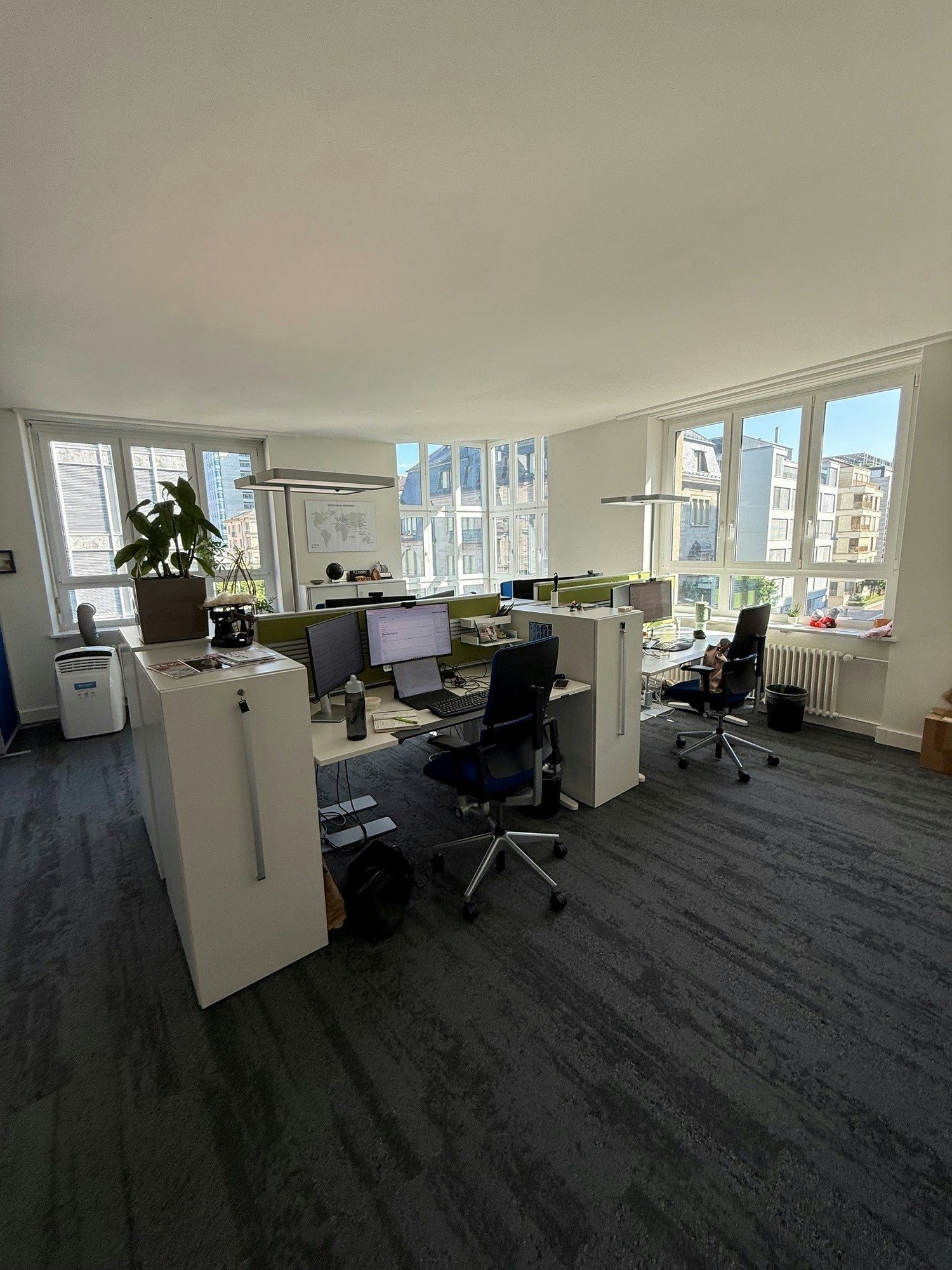 189m² office