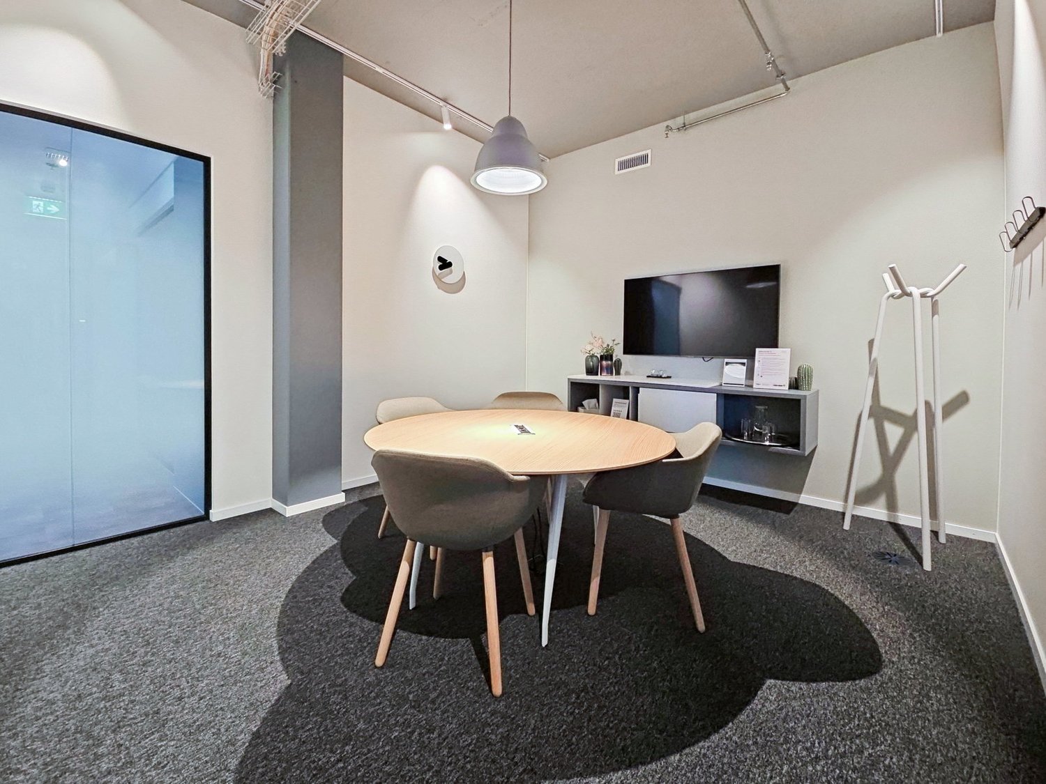 300m² office