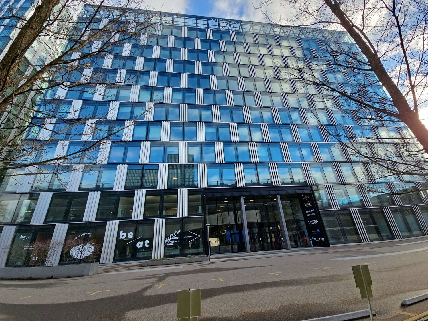 300m² office