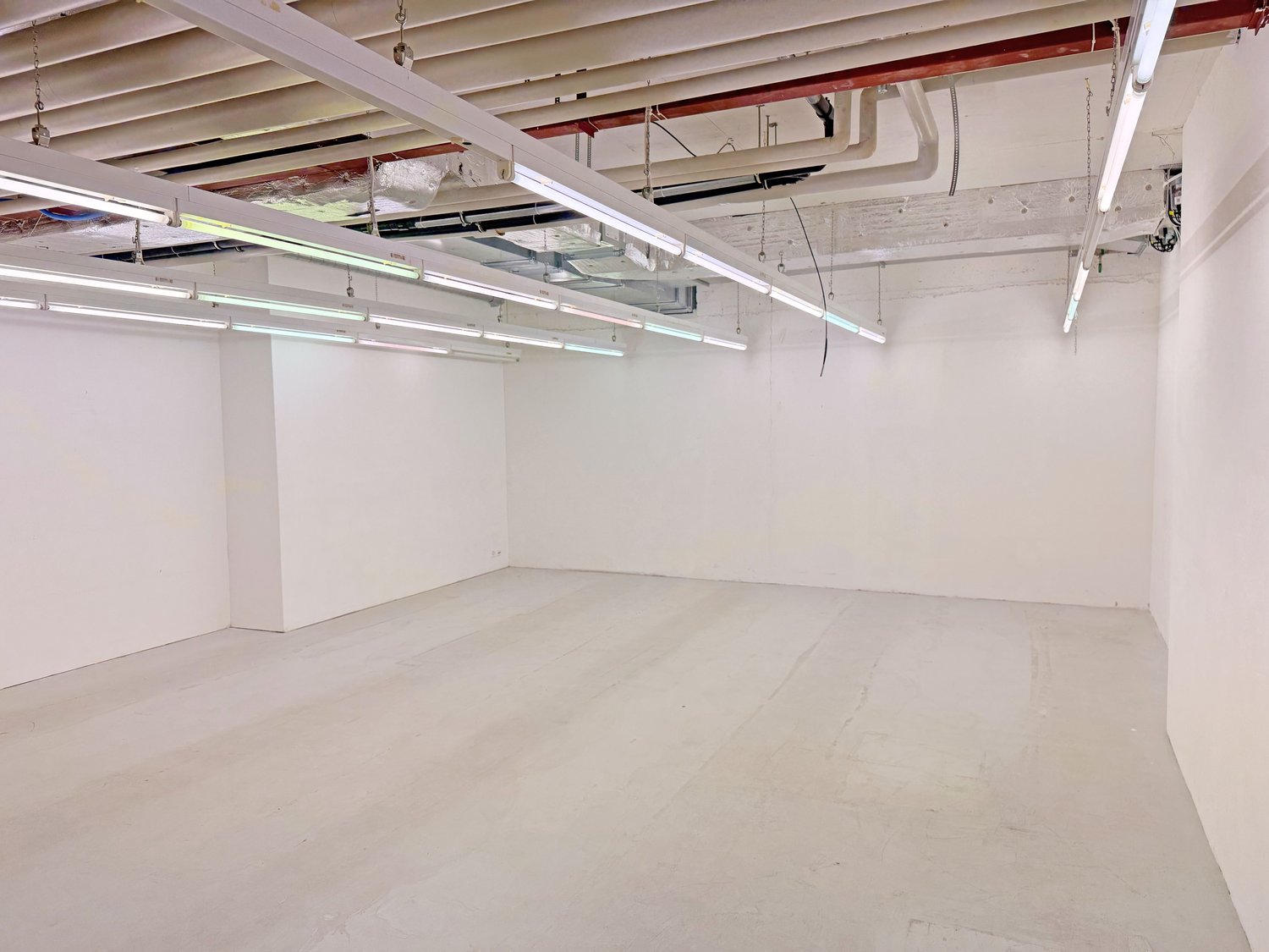 624m² office