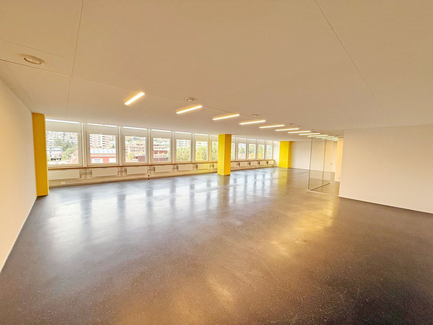 624m² office