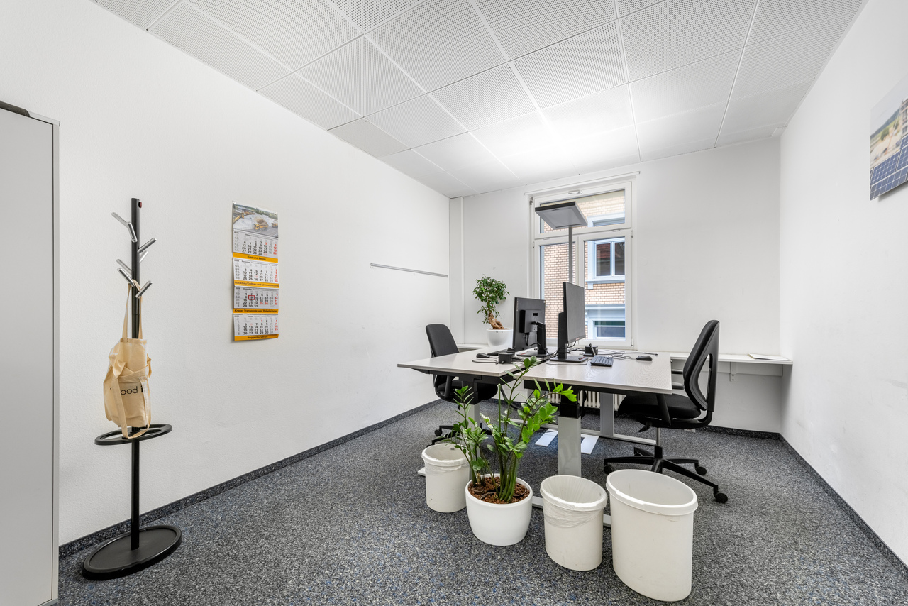 874m² office