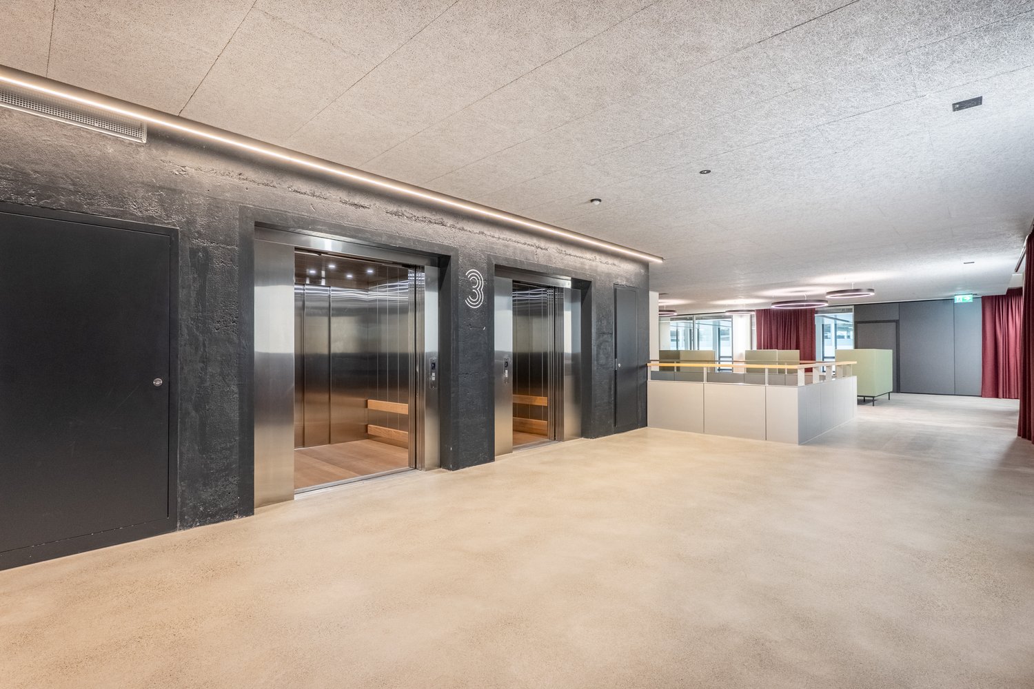 2000m² office