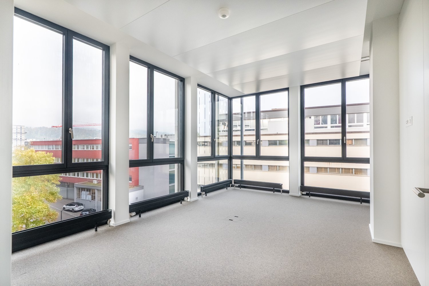 2000m² office