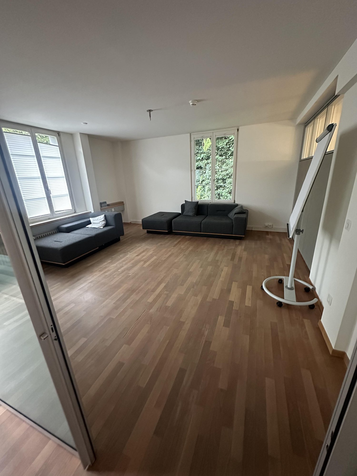 150m² office
