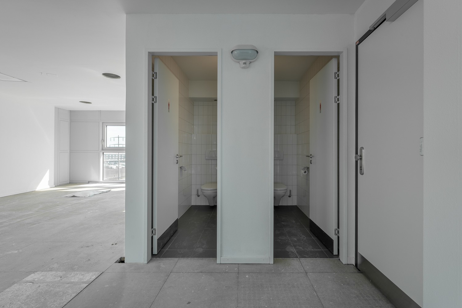 1574m² office