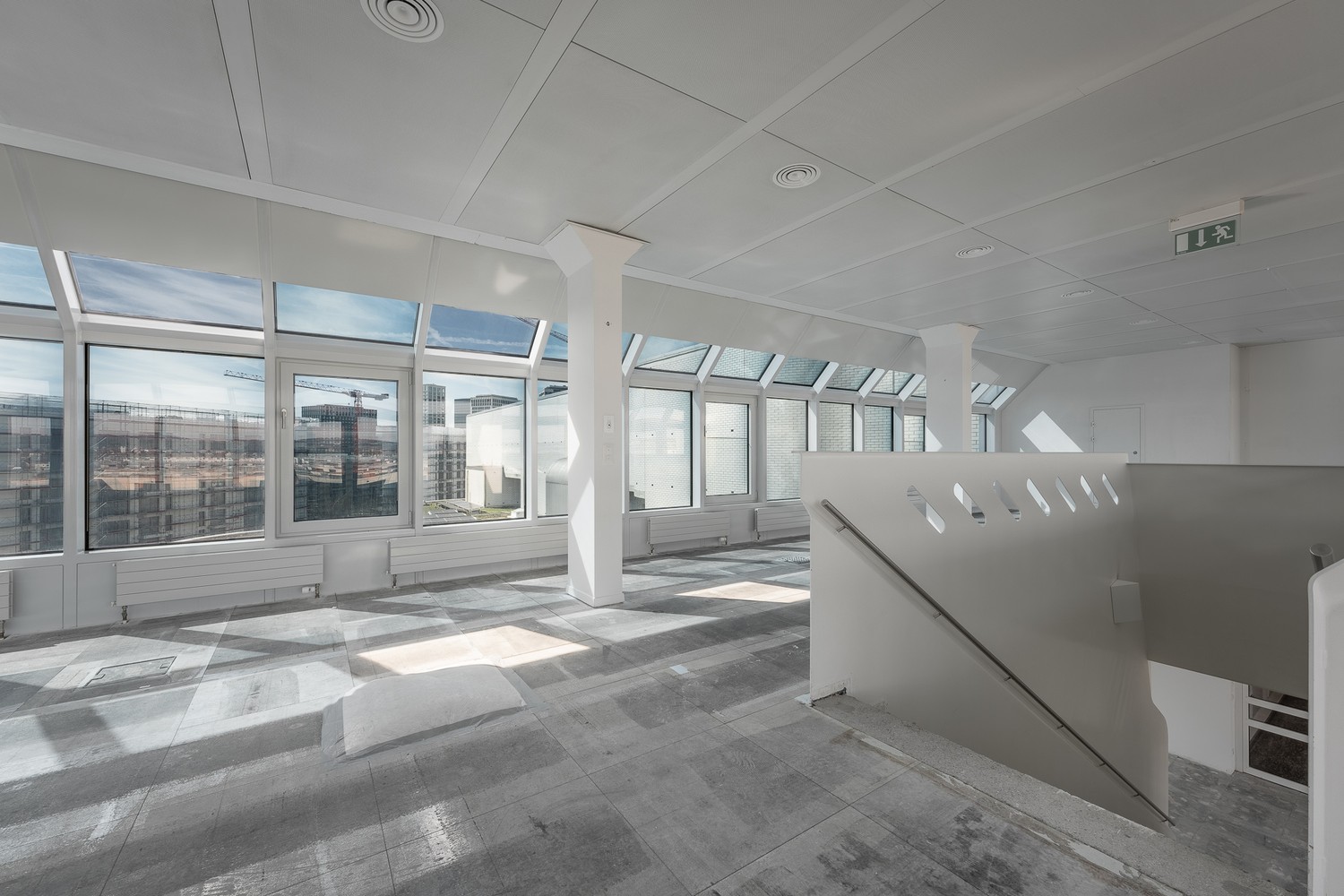1574m² office