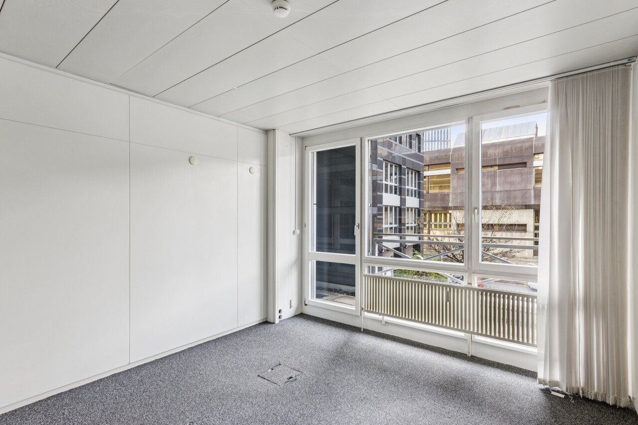 180m² office