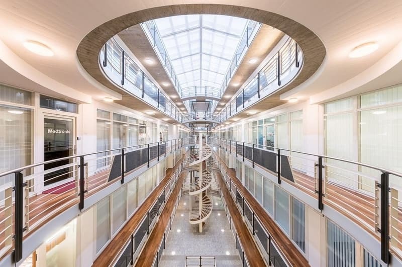 180m² office
