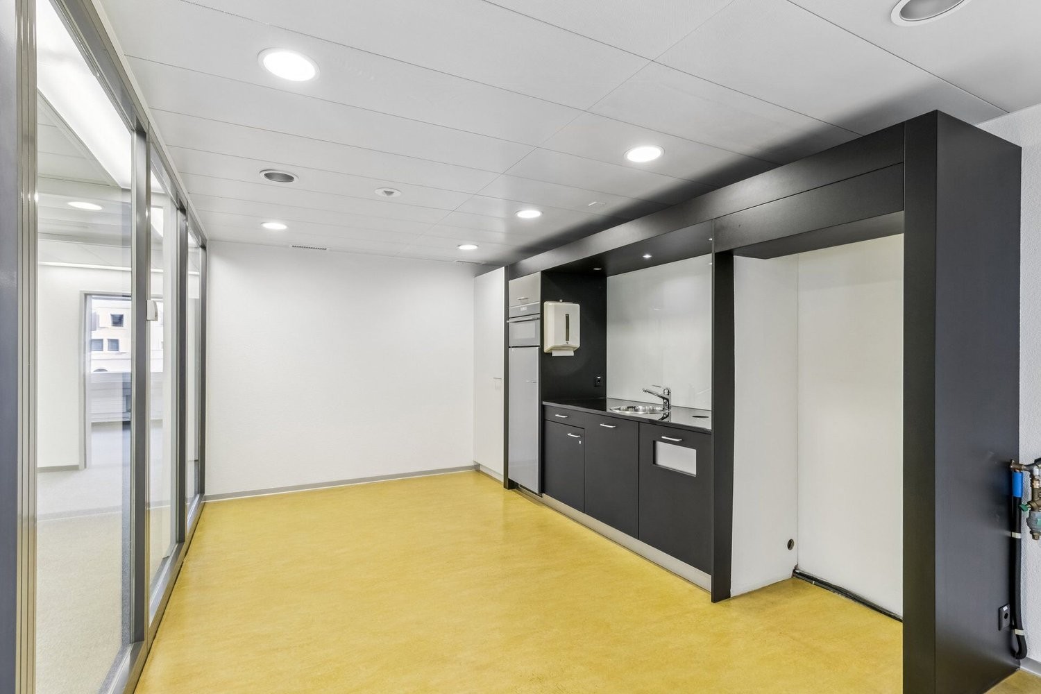 145m² office