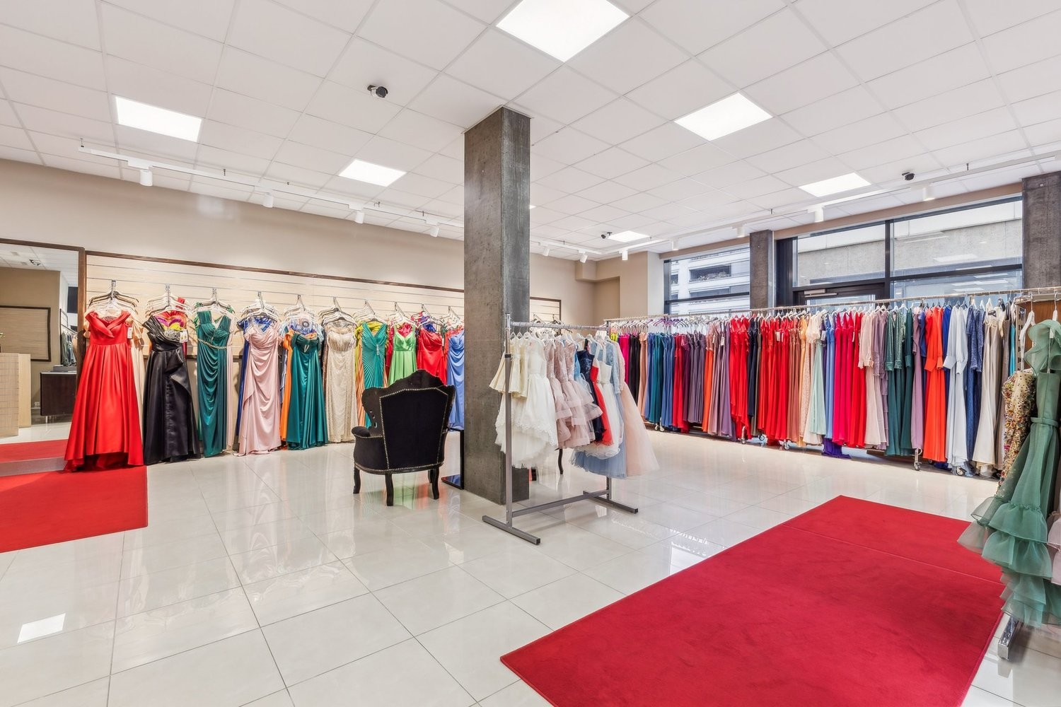 147m² shop