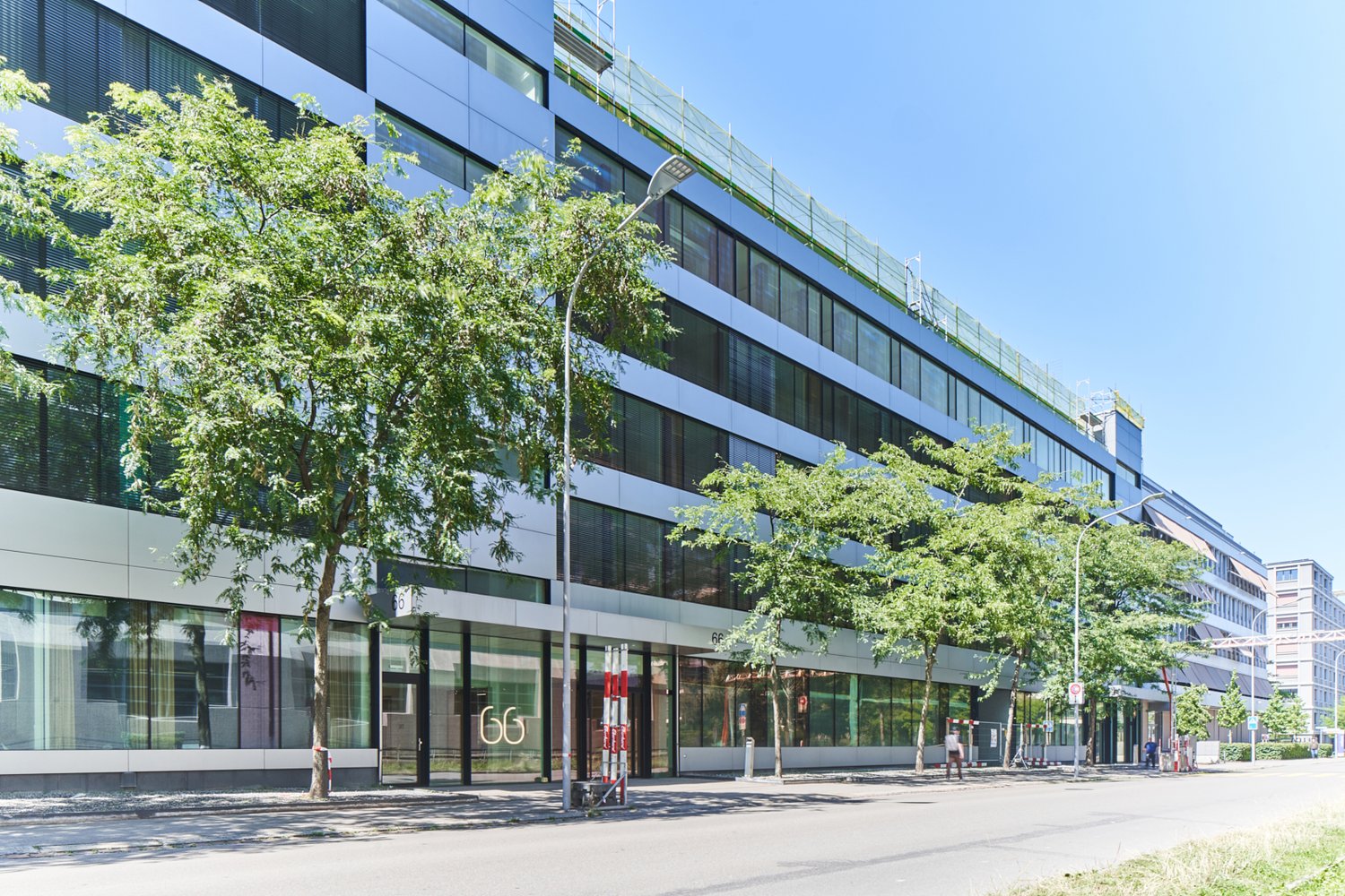 420m² office