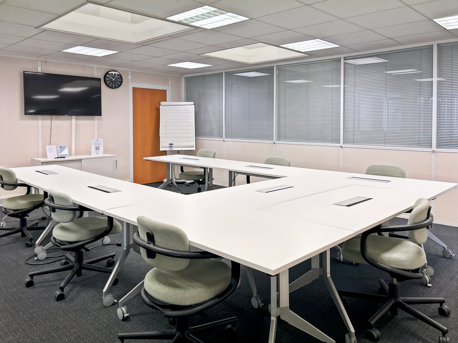 225m² office