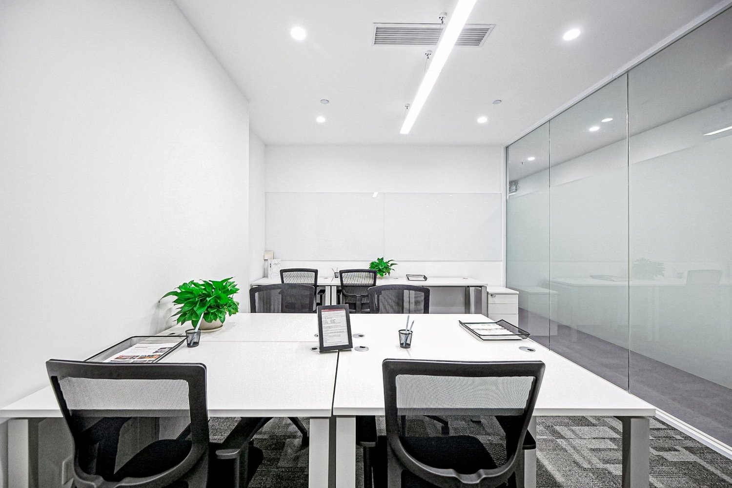 225m² office
