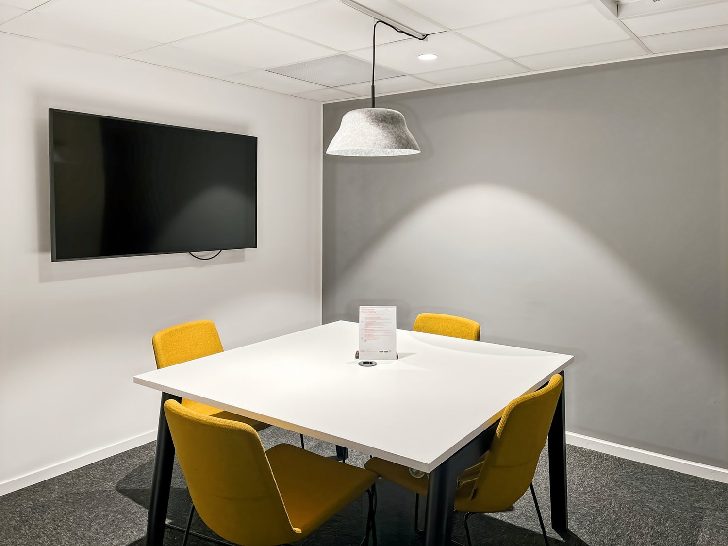225m² office