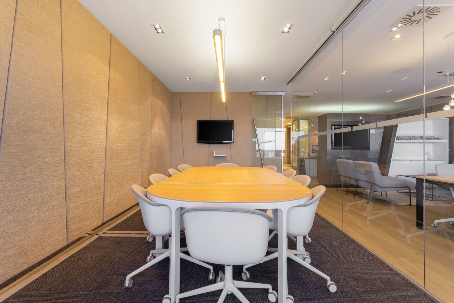 225m² office