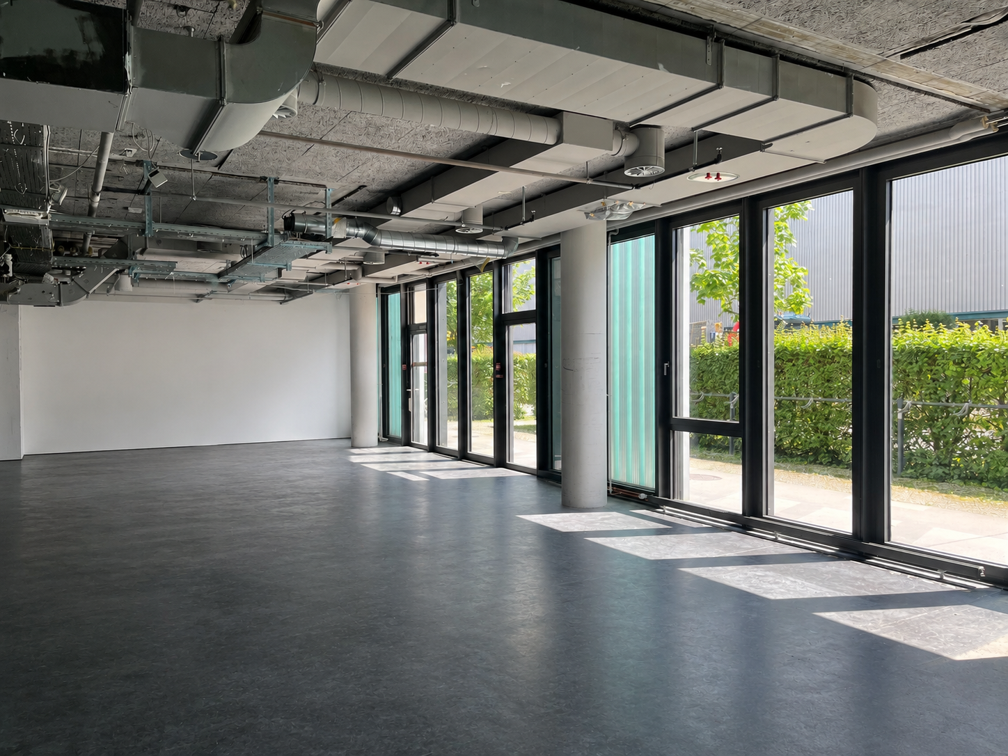 151m² shop