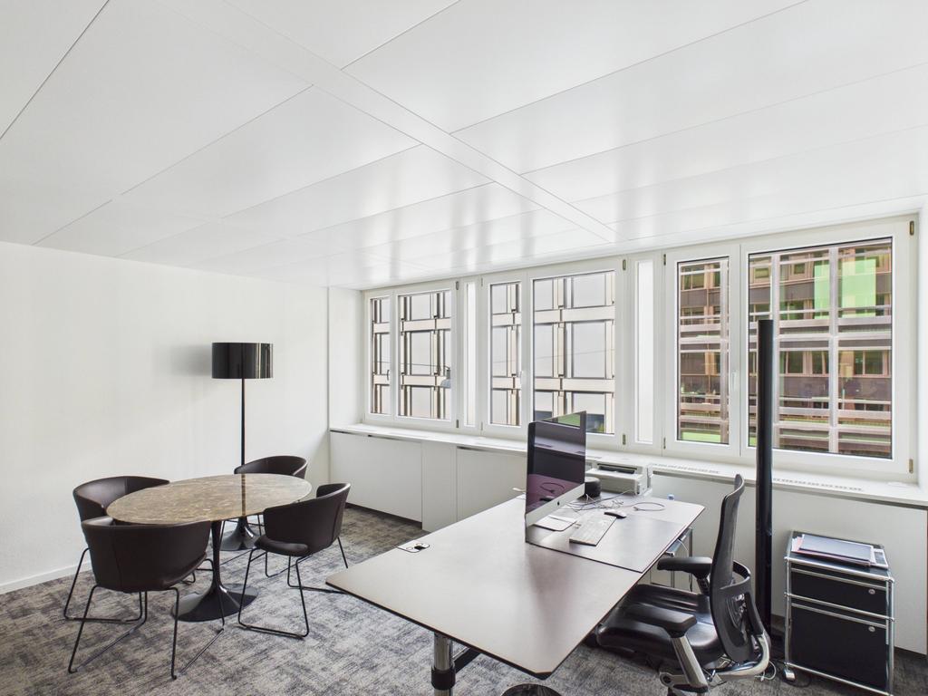 222m² office