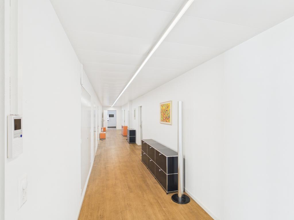 222m² office