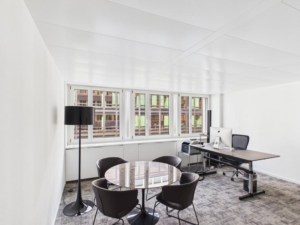 222m² office