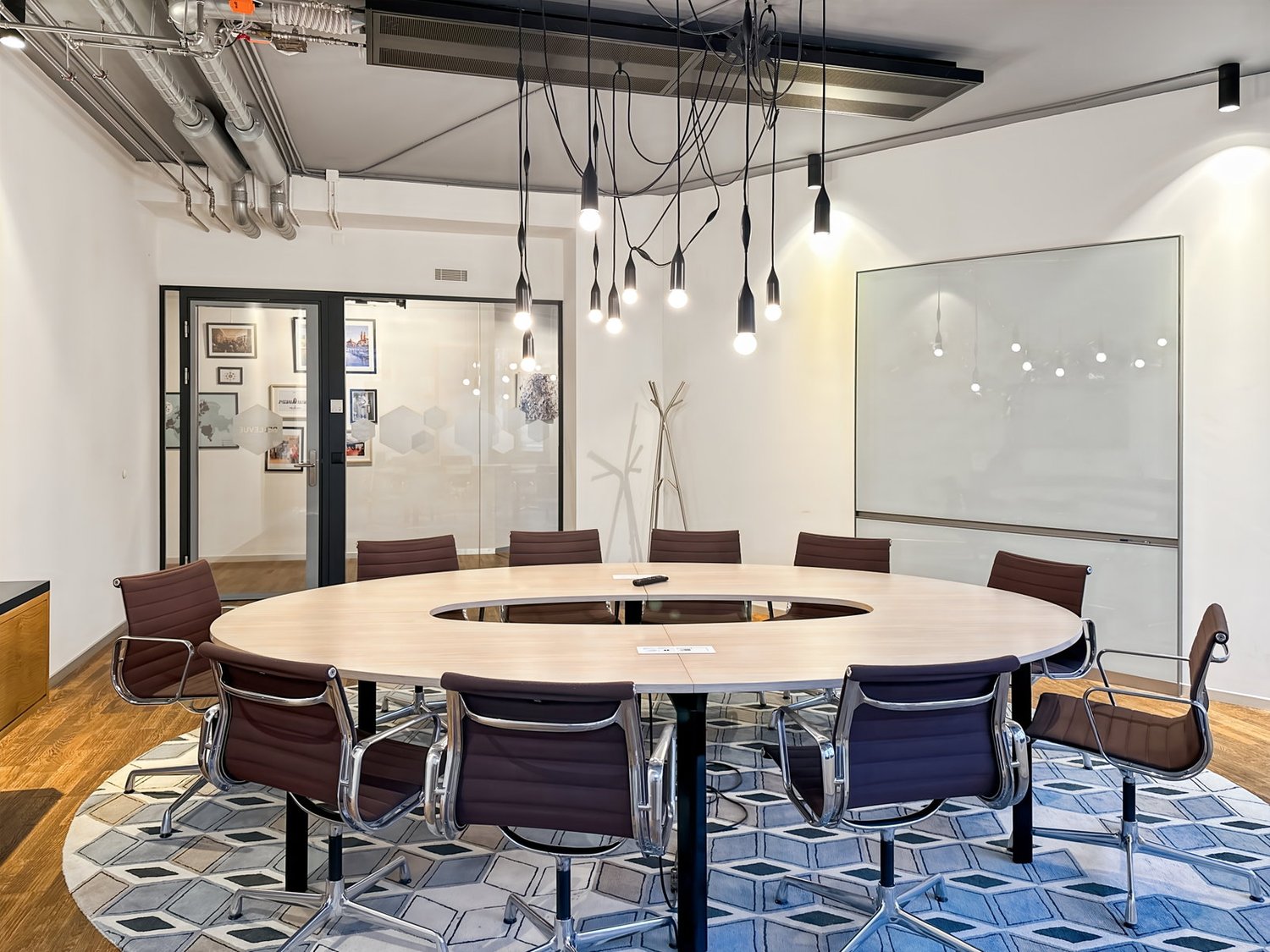 300m² office