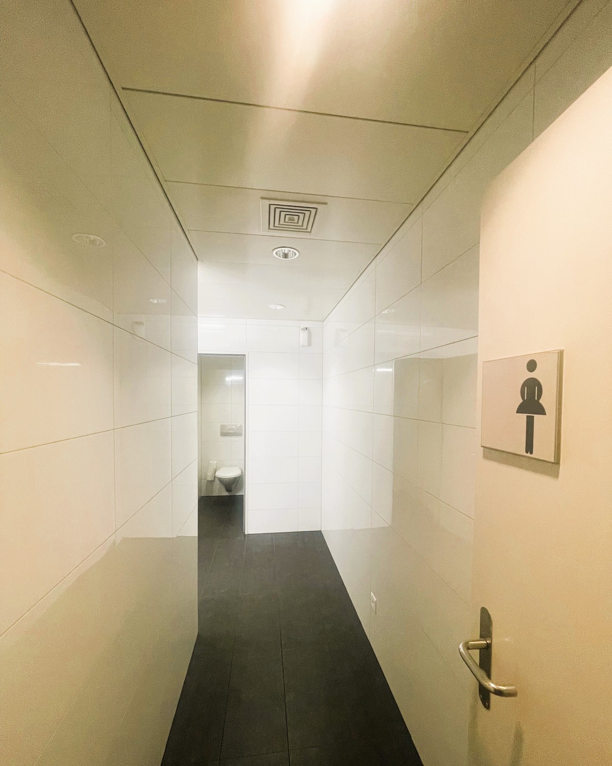 300m² office