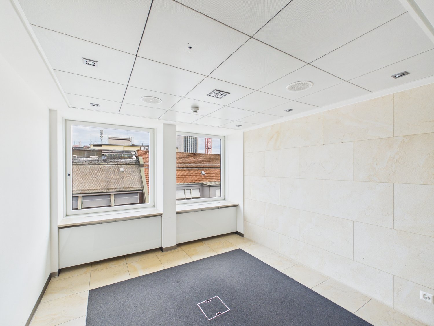 665m² office