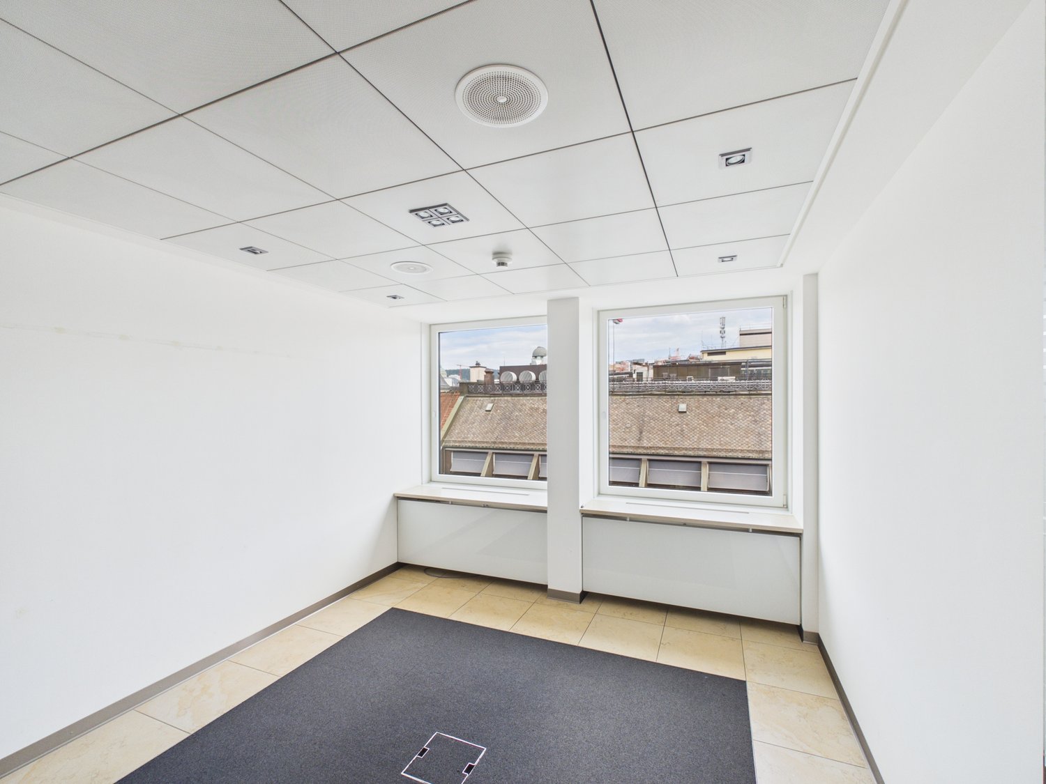 665m² office