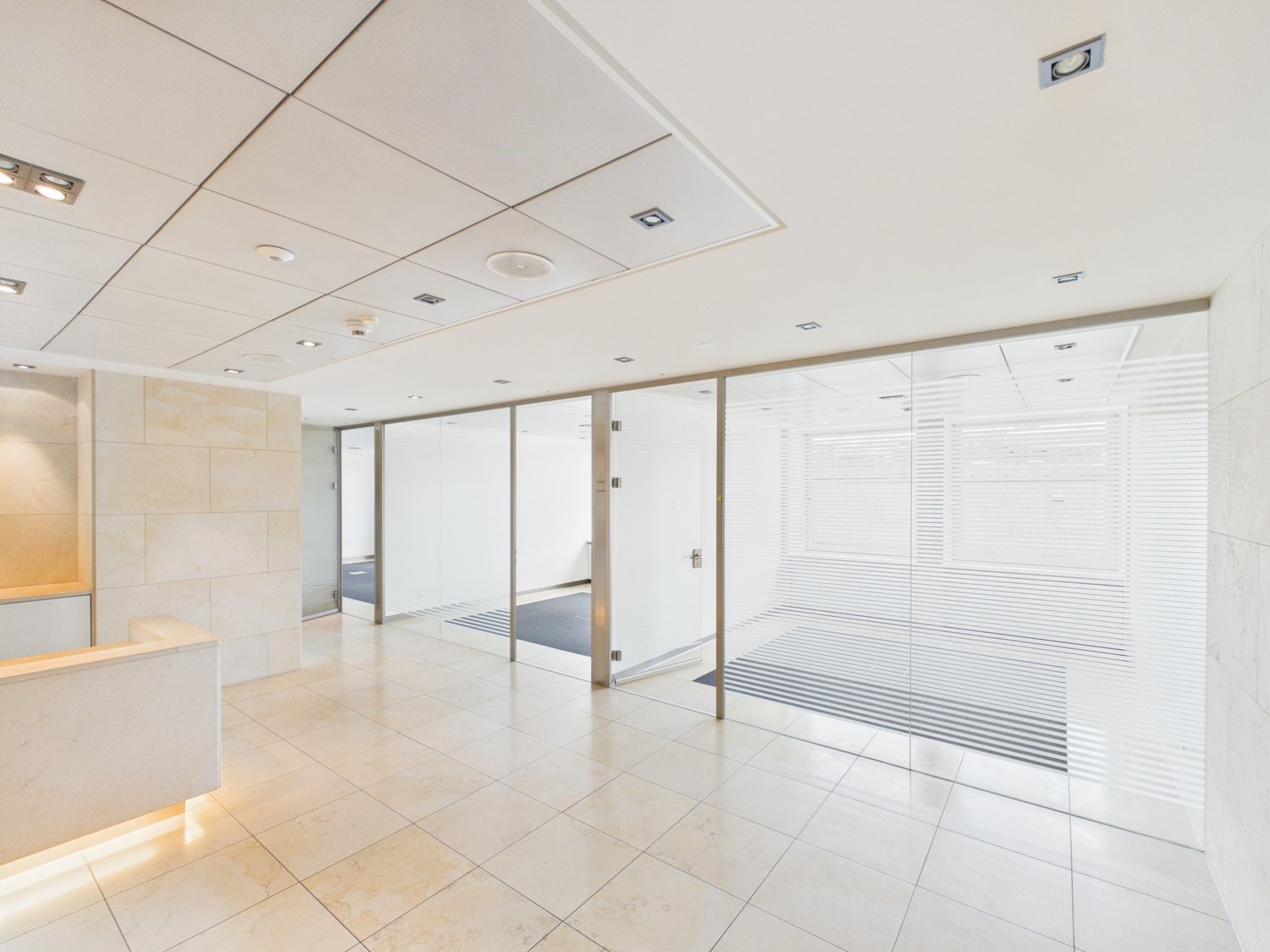 665m² office