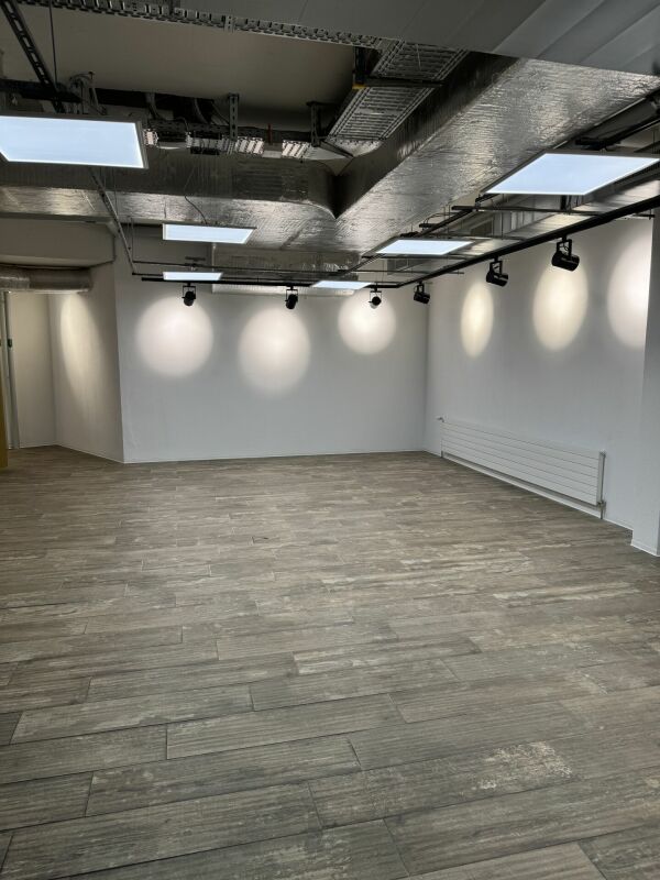 50m² commercial
