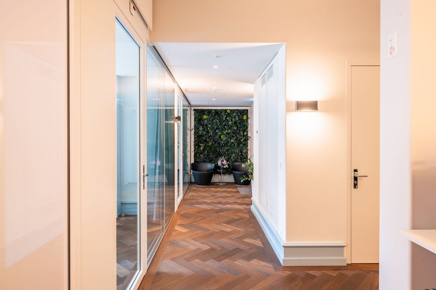 210m² office