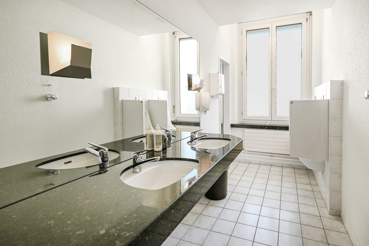 280m² office
