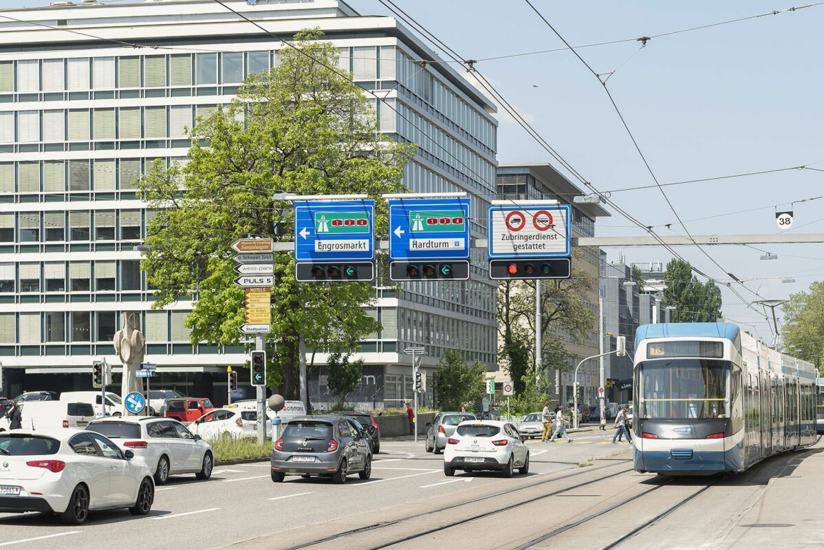 565m² office