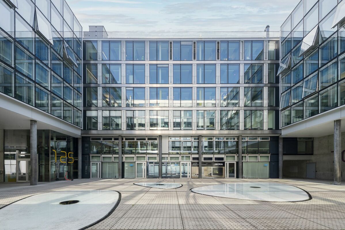 565m² office