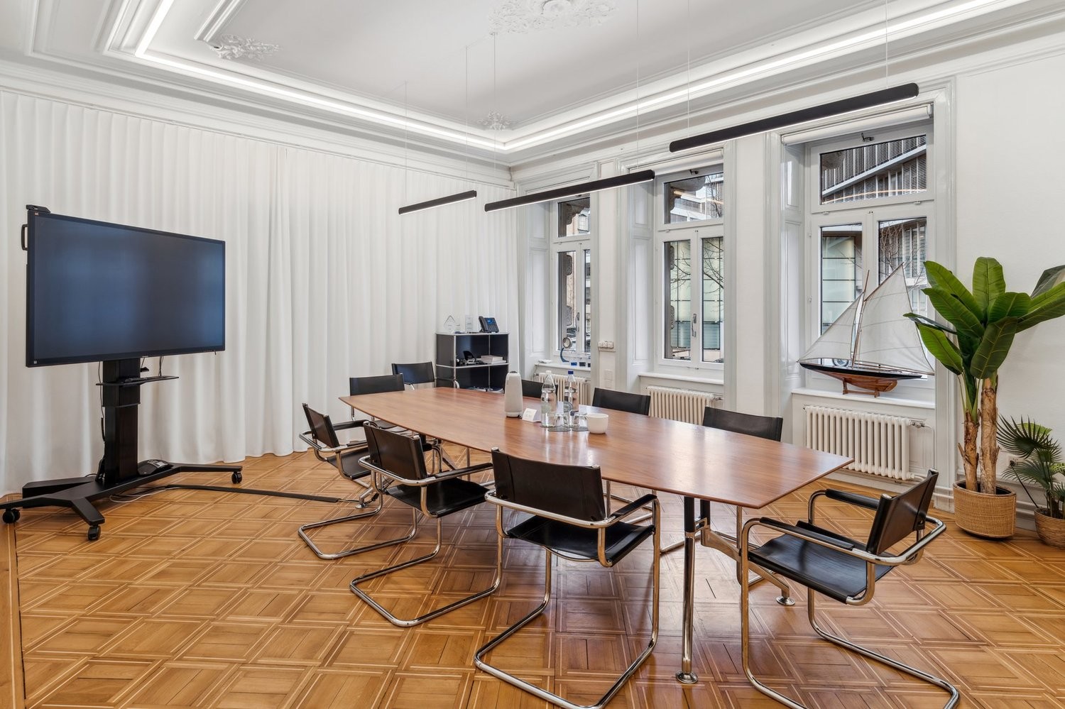147m² office