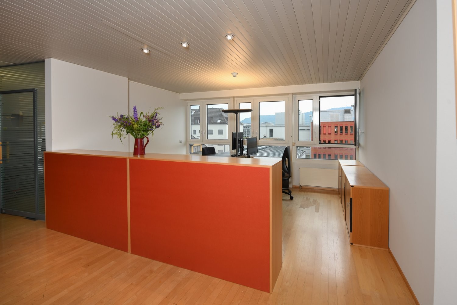 311m² office