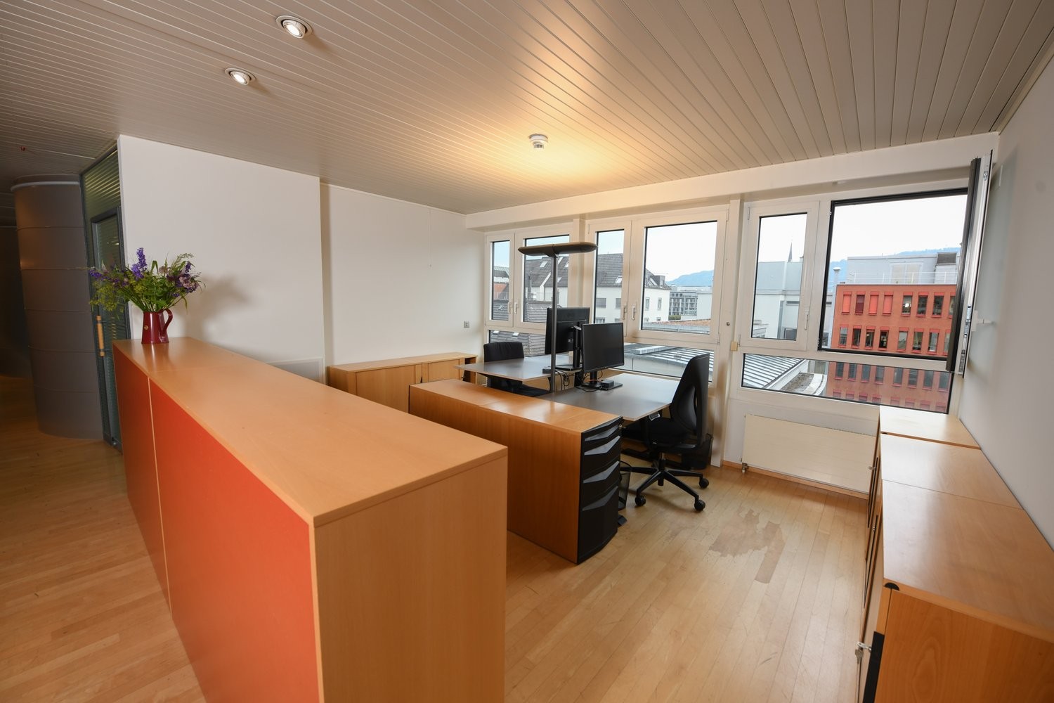 311m² office