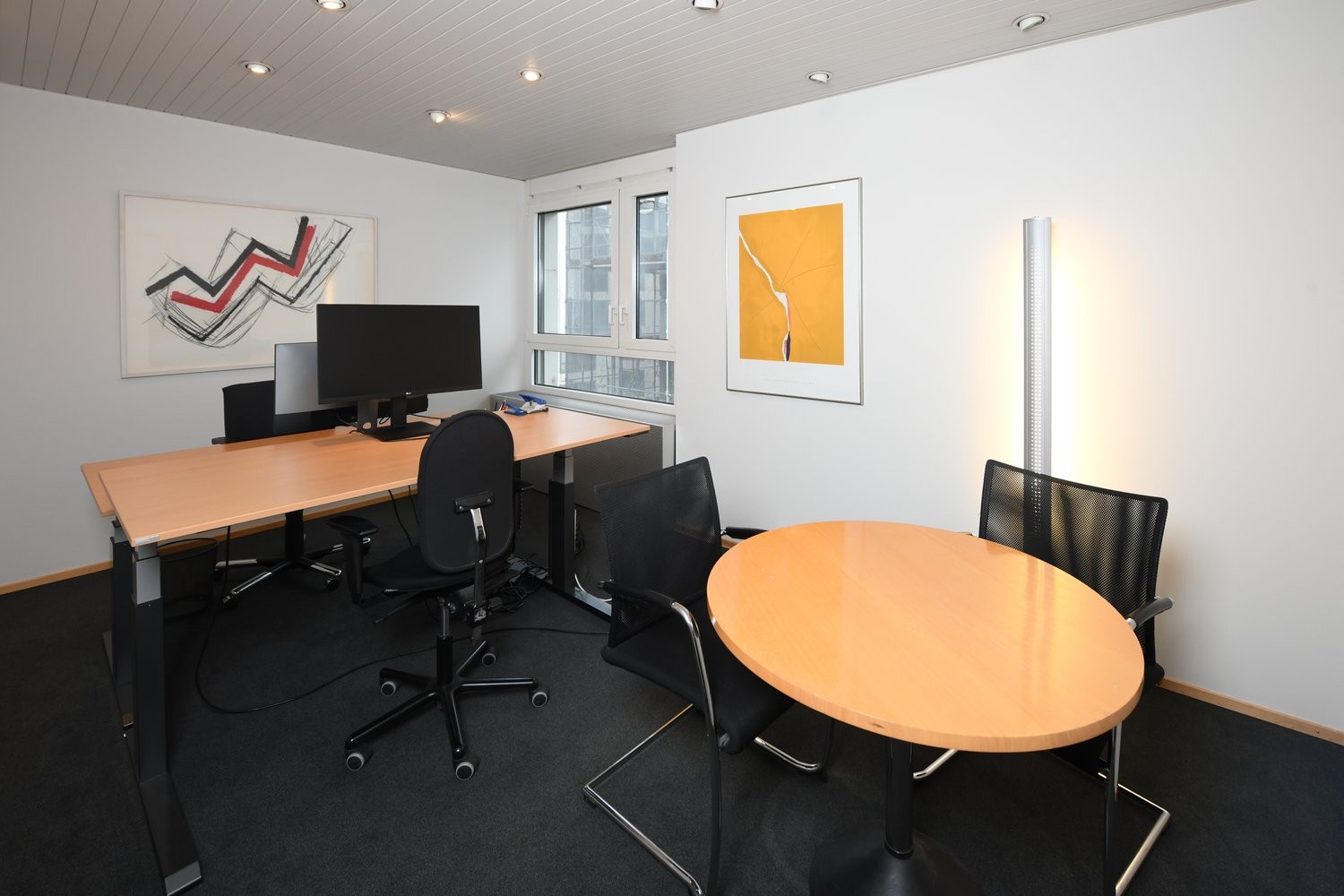 311m² office