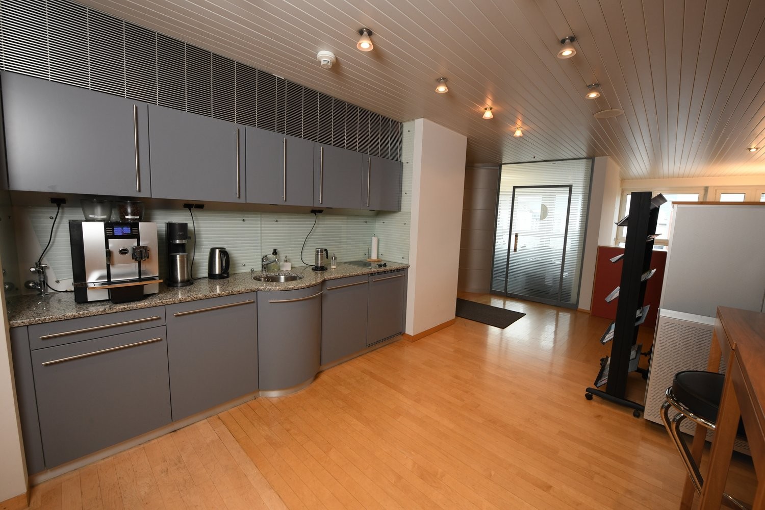 311m² office