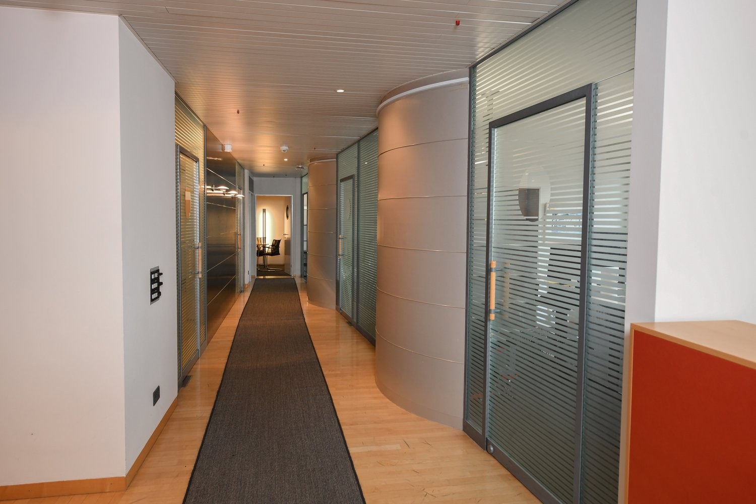 311m² office