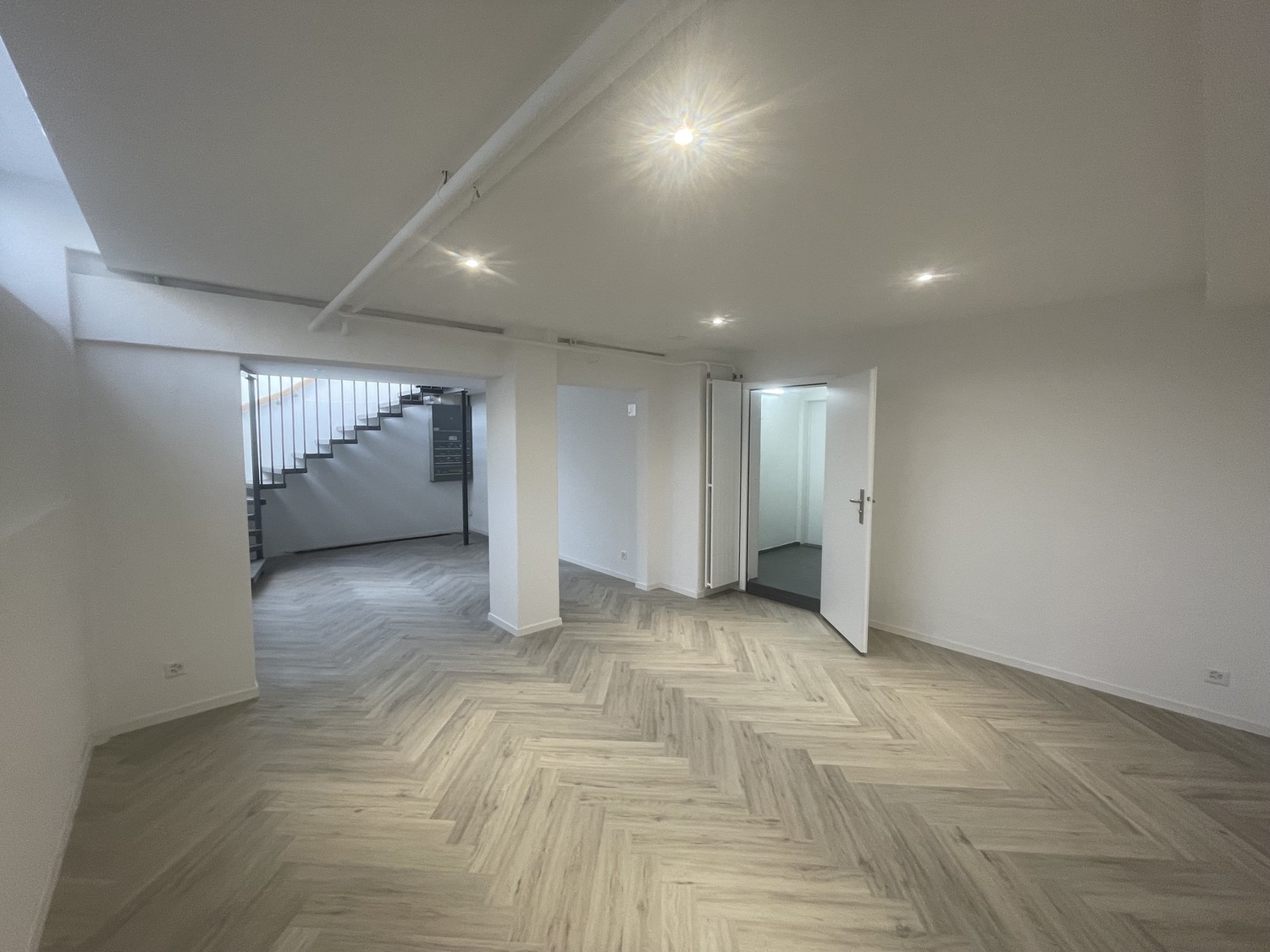 89m² commercial