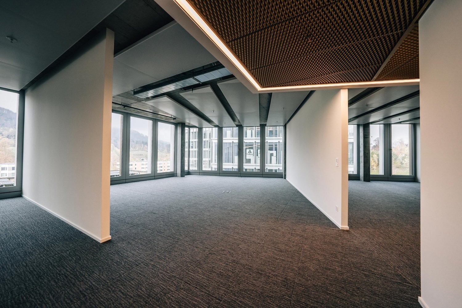 245m² office