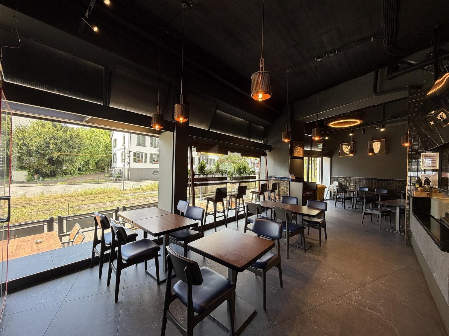 180m² restaurant