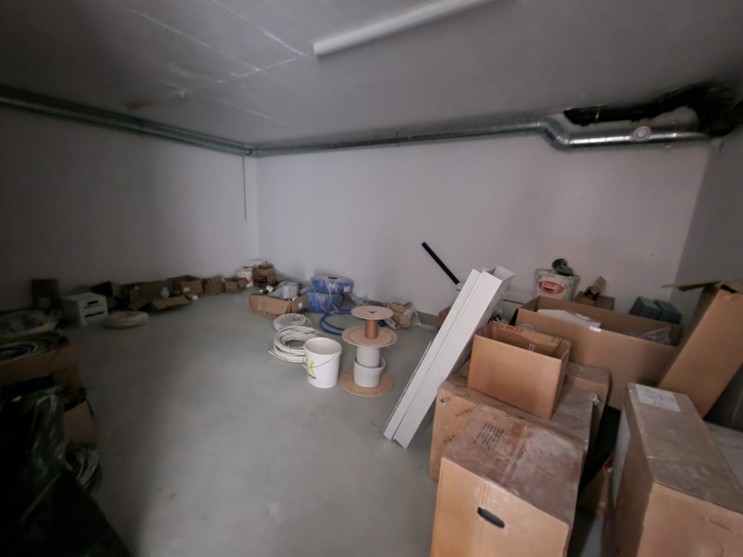 33m² cellar compartment